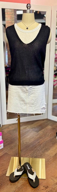 Elan Black White Top