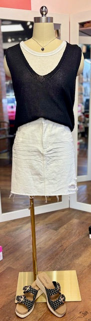 Elan Black White Top