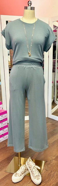 N&M Crew Neck Pleated Back Pine