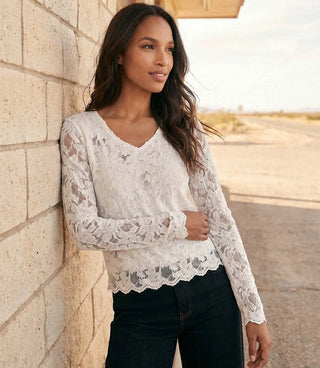 Karen Kane creme lace VNeck pullover