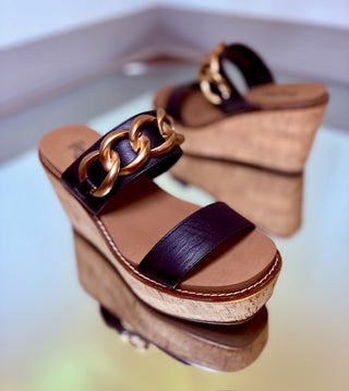Corkys On Vacay Black